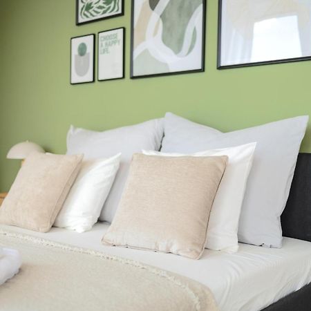 Апартаменти Bright 2Br - 8Th Floor, Balcony, Free Parking - By Gravity Прага Екстер'єр фото