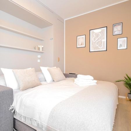Апартаменти Bright 2Br - 8Th Floor, Balcony, Free Parking - By Gravity Прага Екстер'єр фото