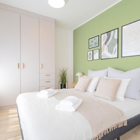 Апартаменти Bright 2Br - 8Th Floor, Balcony, Free Parking - By Gravity Прага Екстер'єр фото