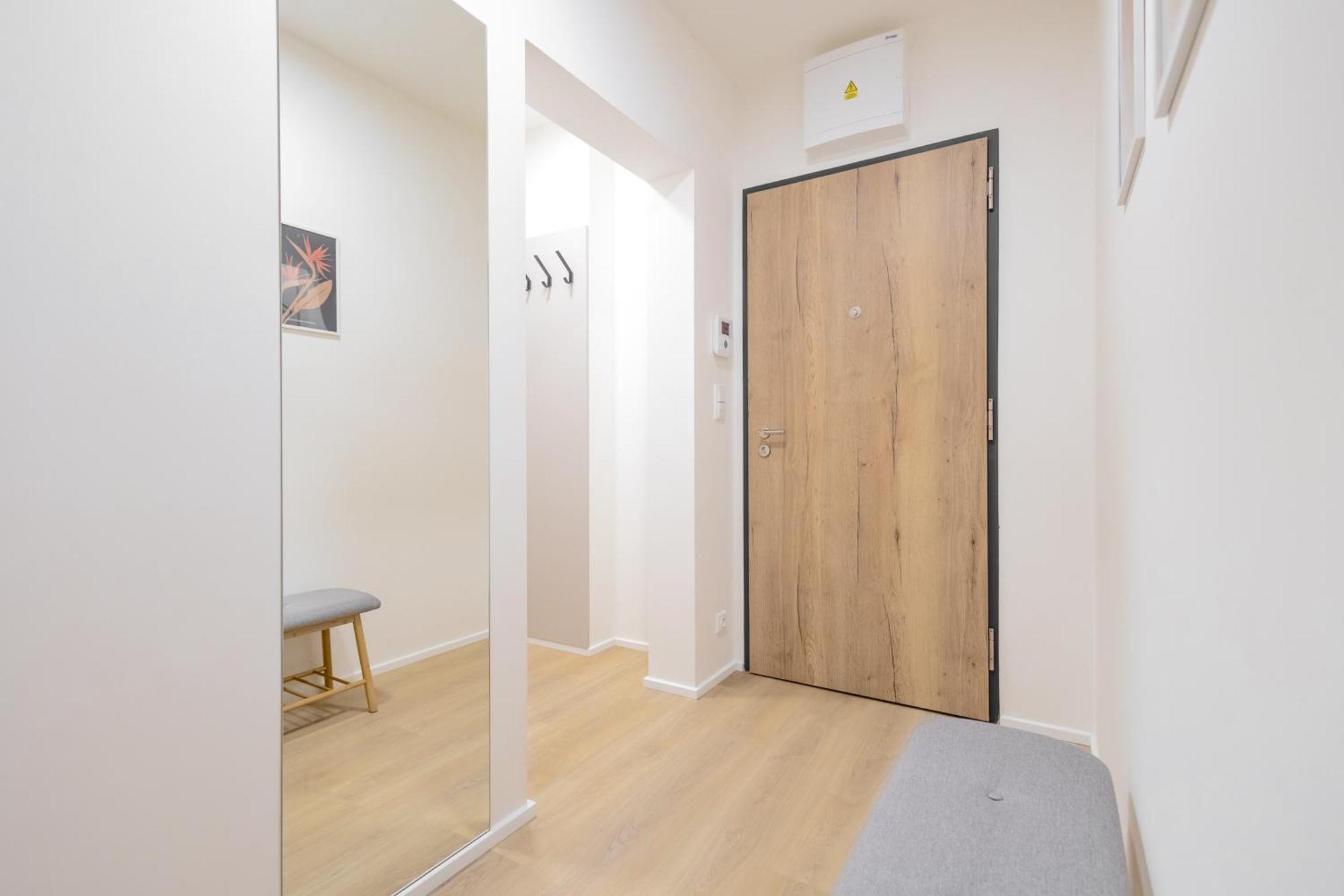 Апартаменти Bright 2Br - 8Th Floor, Balcony, Free Parking - By Gravity Прага Екстер'єр фото