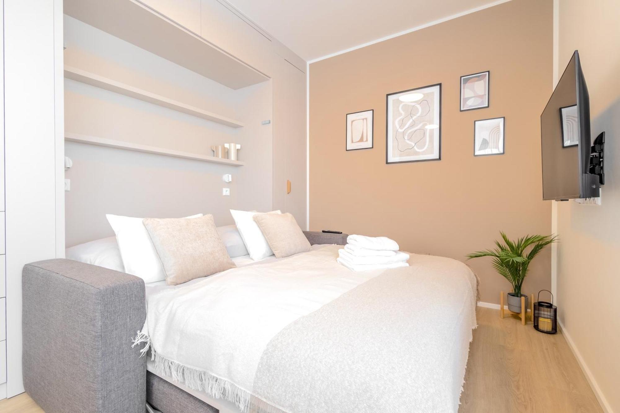 Апартаменти Bright 2Br - 8Th Floor, Balcony, Free Parking - By Gravity Прага Екстер'єр фото