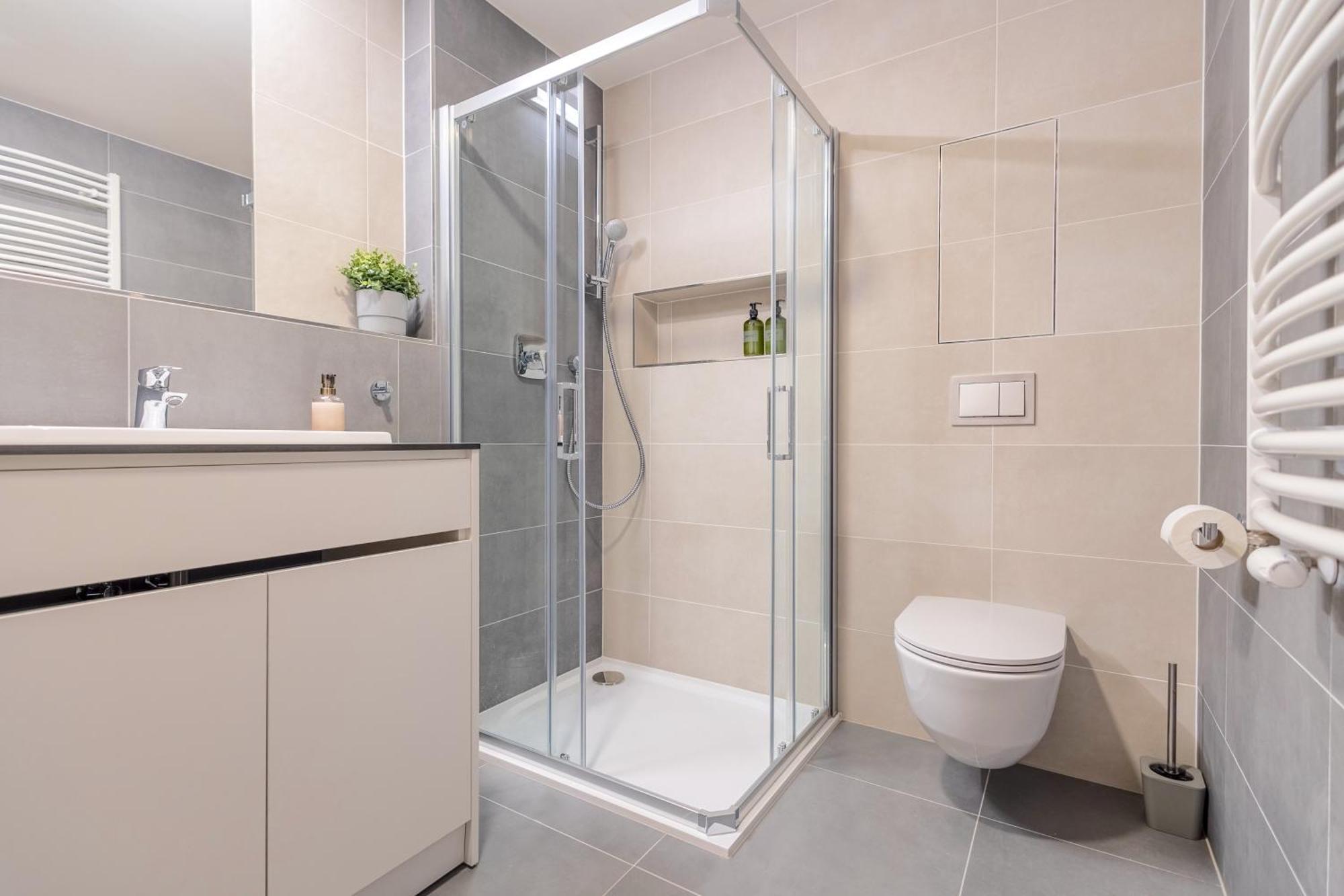 Апартаменти Bright 2Br - 8Th Floor, Balcony, Free Parking - By Gravity Прага Екстер'єр фото