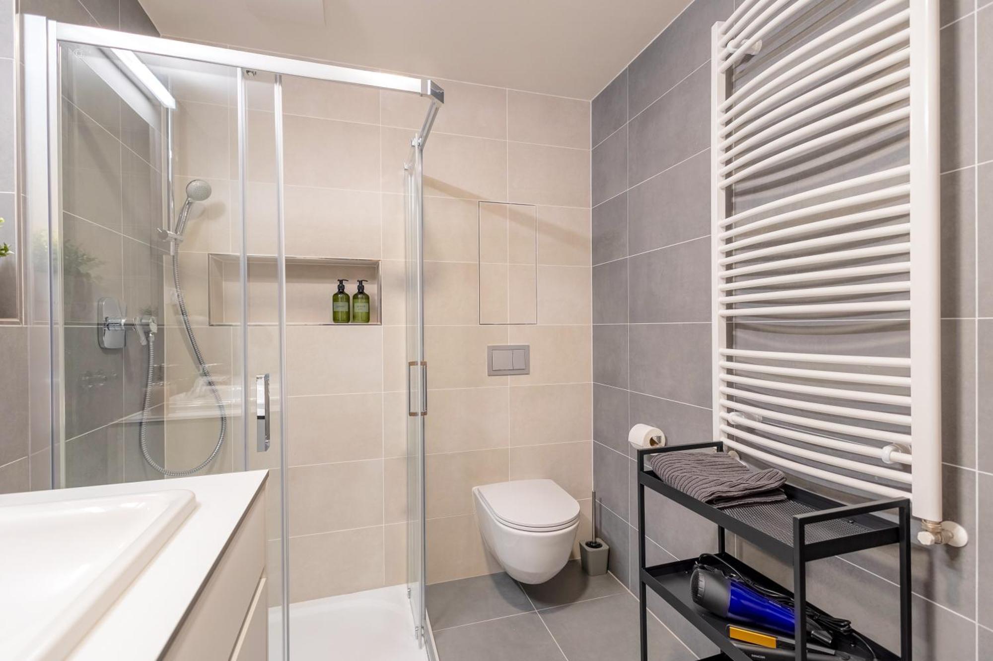 Апартаменти Bright 2Br - 8Th Floor, Balcony, Free Parking - By Gravity Прага Екстер'єр фото