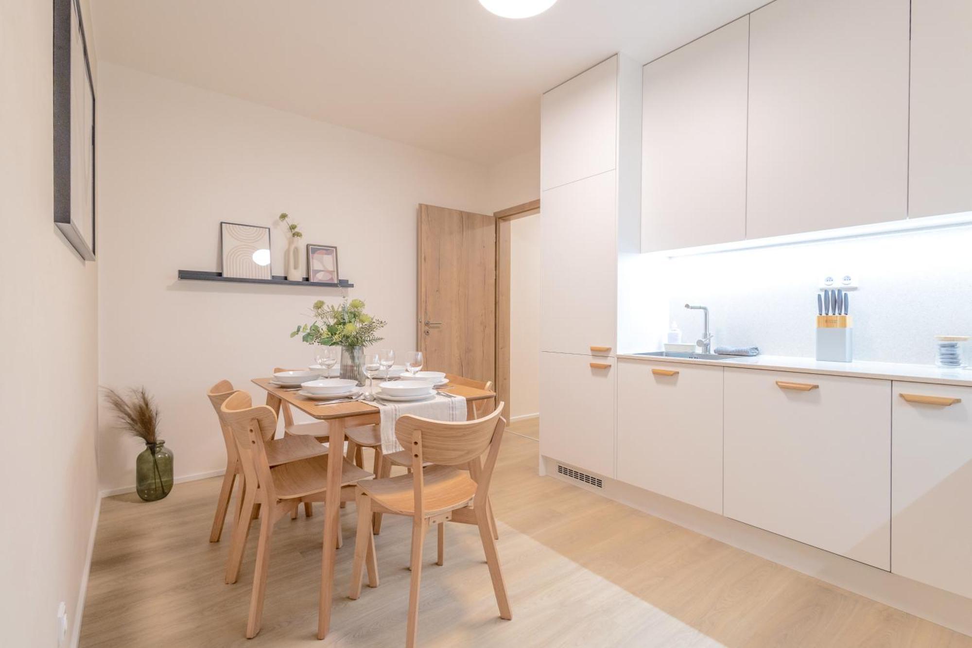 Апартаменти Bright 2Br - 8Th Floor, Balcony, Free Parking - By Gravity Прага Екстер'єр фото