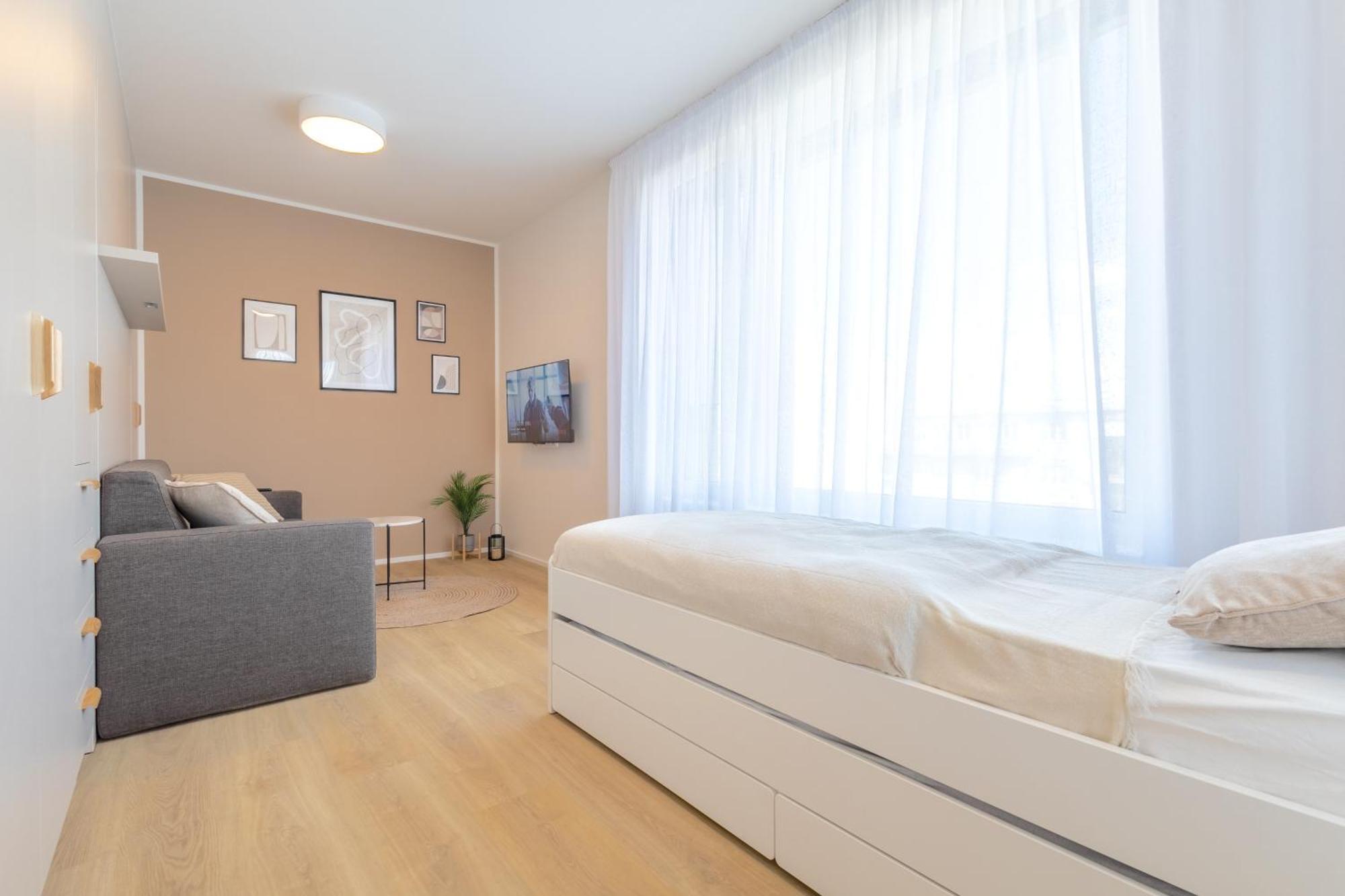Апартаменти Bright 2Br - 8Th Floor, Balcony, Free Parking - By Gravity Прага Екстер'єр фото