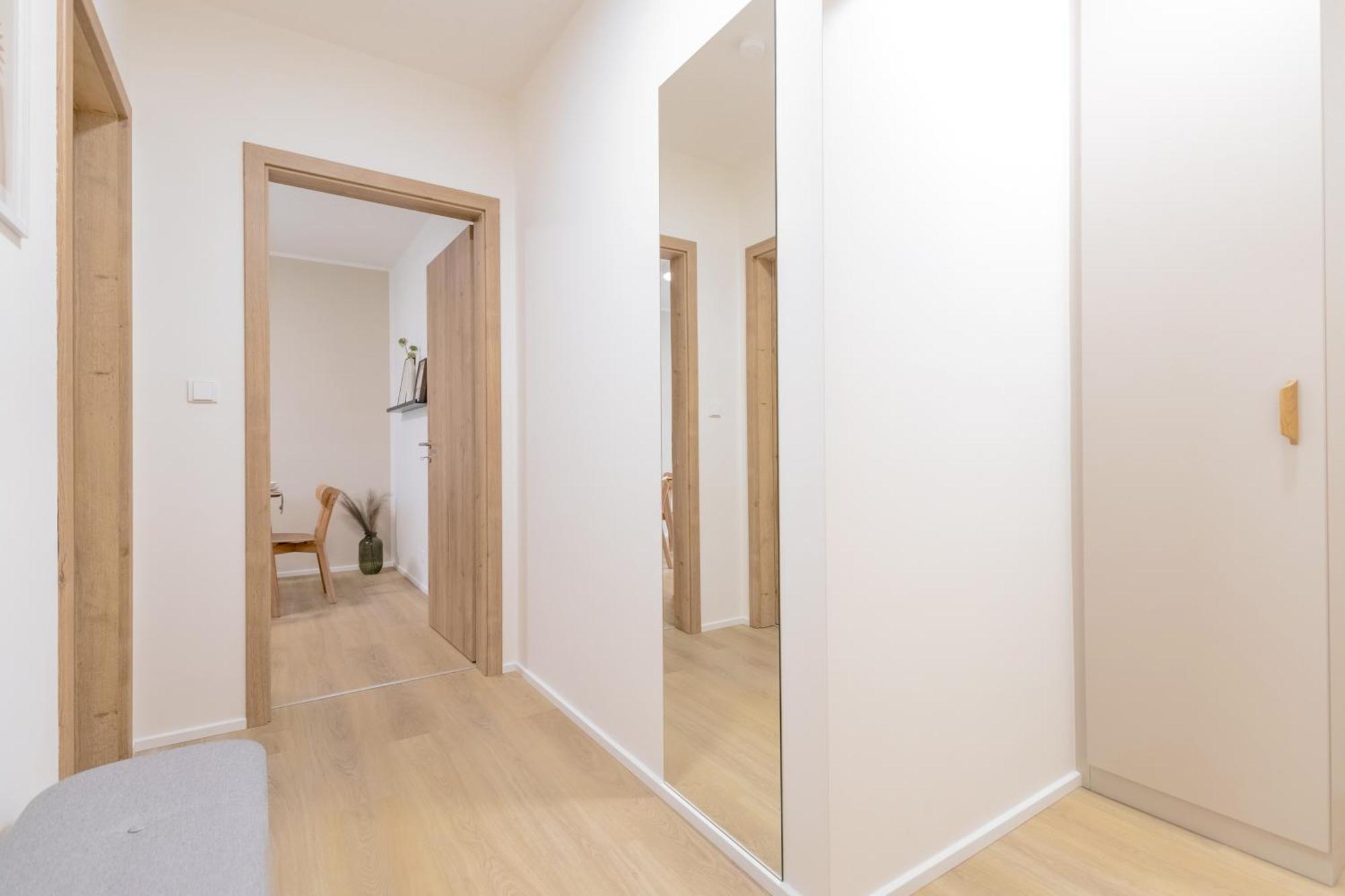 Апартаменти Bright 2Br - 8Th Floor, Balcony, Free Parking - By Gravity Прага Екстер'єр фото