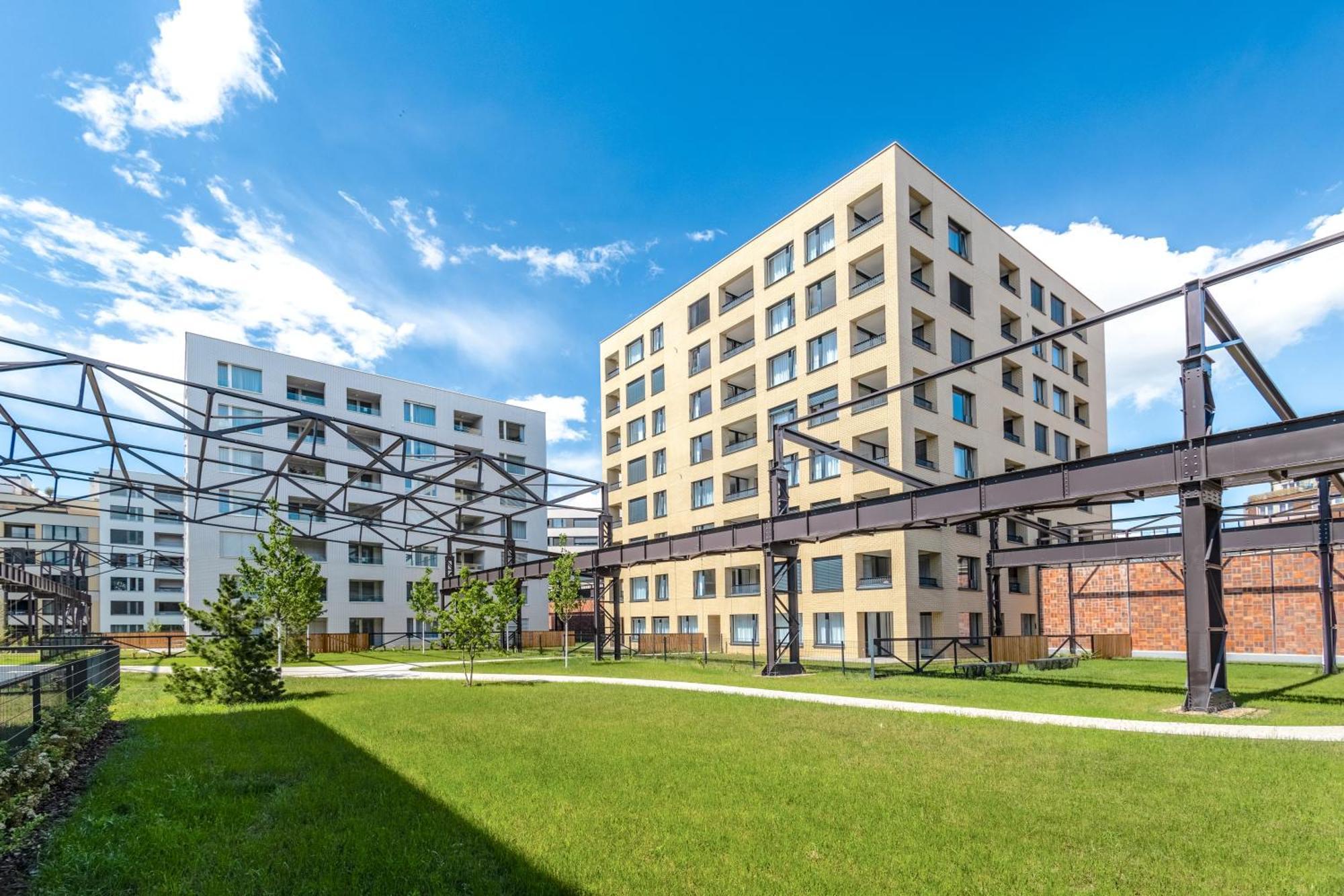 Апартаменти Bright 2Br - 8Th Floor, Balcony, Free Parking - By Gravity Прага Екстер'єр фото