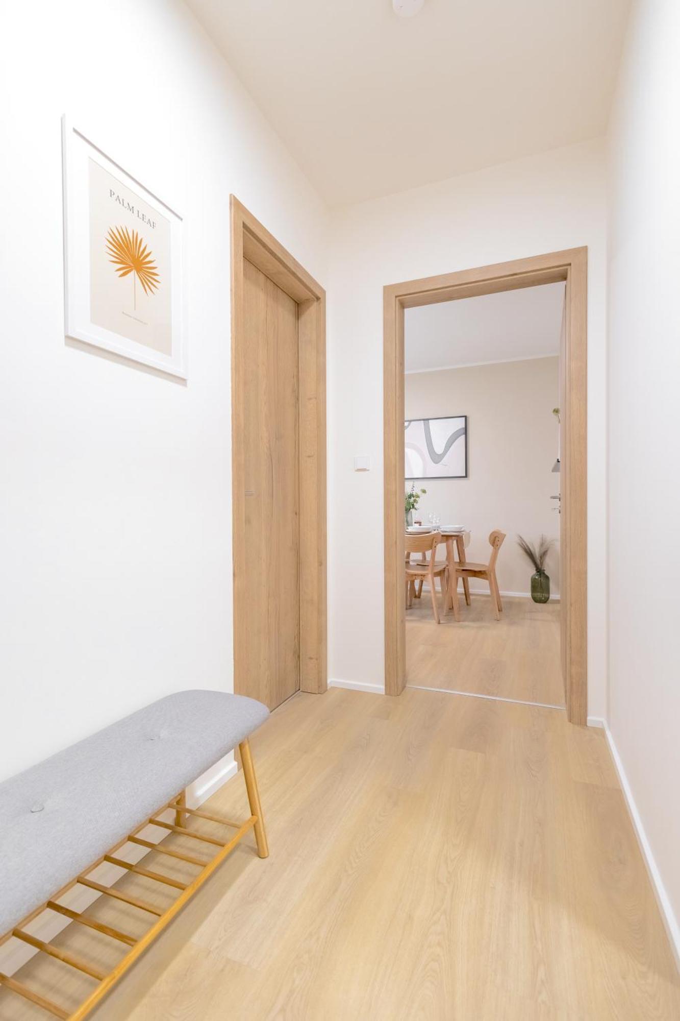 Апартаменти Bright 2Br - 8Th Floor, Balcony, Free Parking - By Gravity Прага Екстер'єр фото