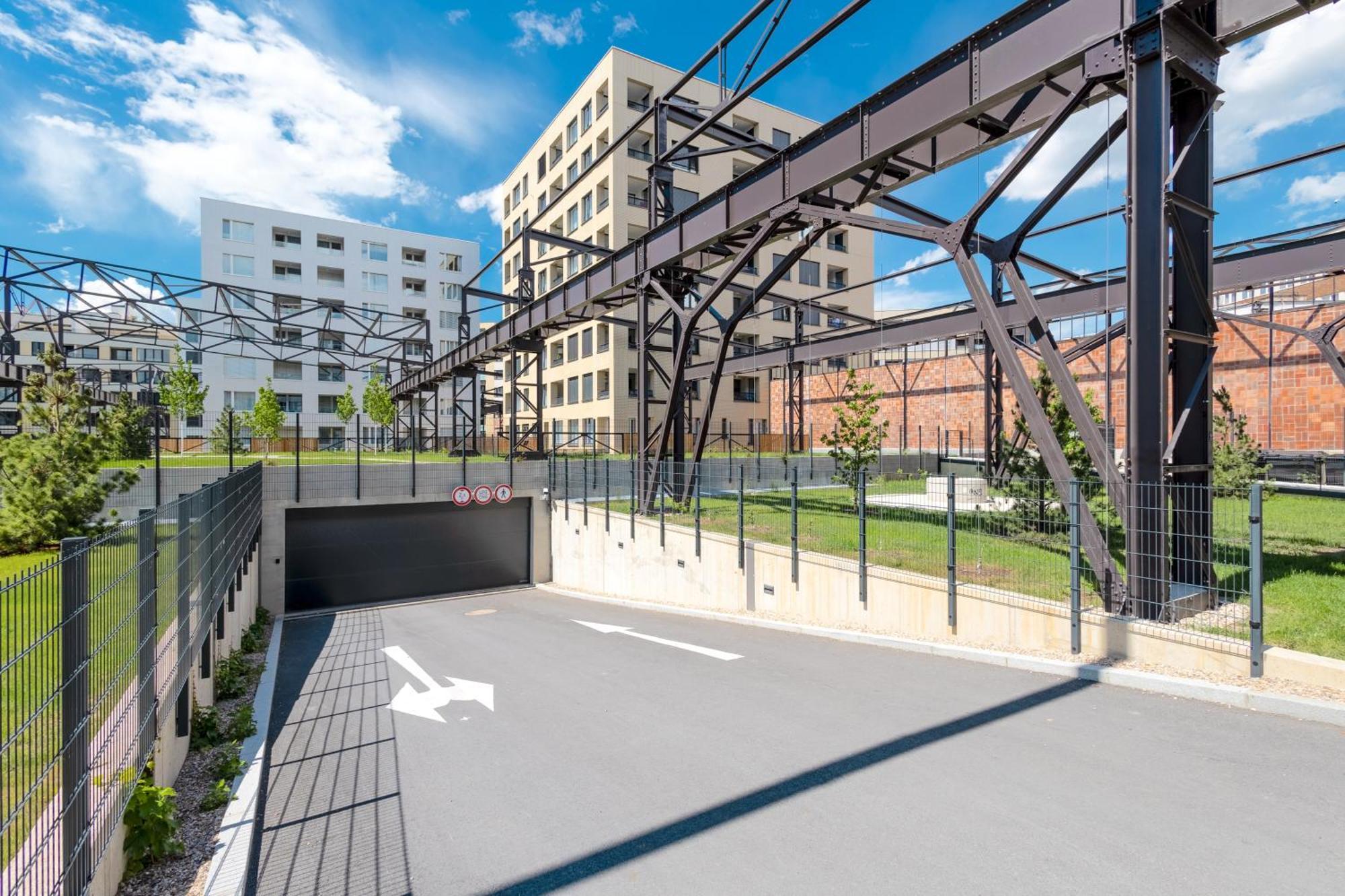 Апартаменти Bright 2Br - 8Th Floor, Balcony, Free Parking - By Gravity Прага Екстер'єр фото