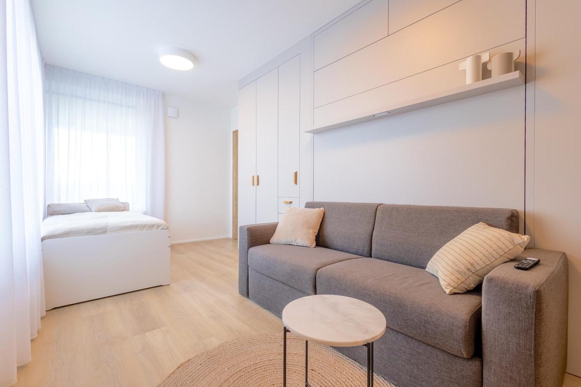 Апартаменти Bright 2Br - 8Th Floor, Balcony, Free Parking - By Gravity Прага Екстер'єр фото