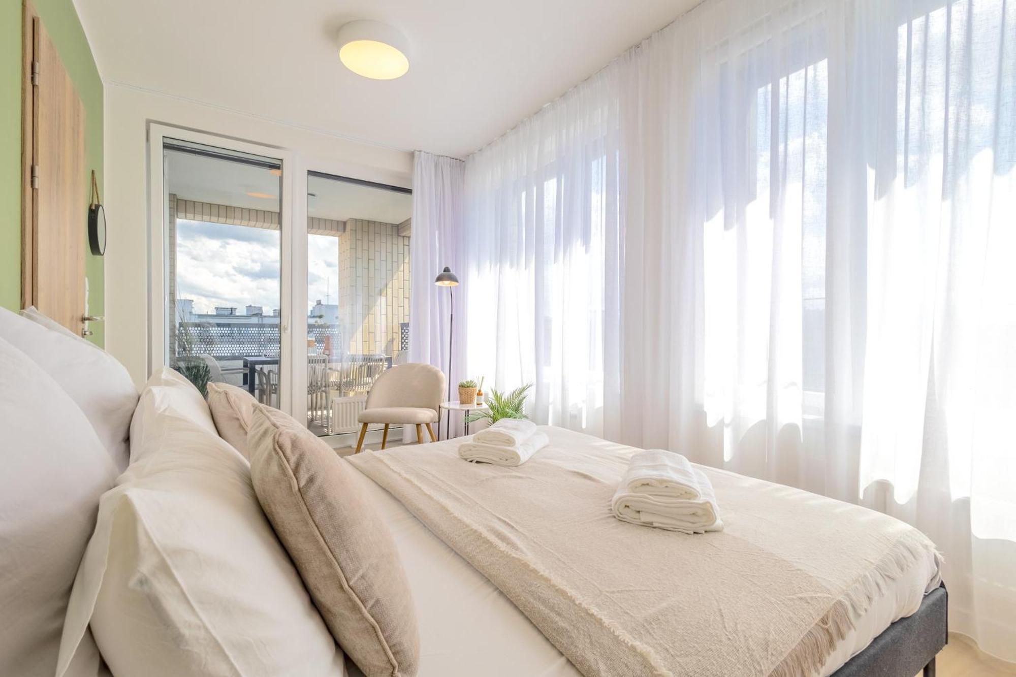 Апартаменти Bright 2Br - 8Th Floor, Balcony, Free Parking - By Gravity Прага Екстер'єр фото