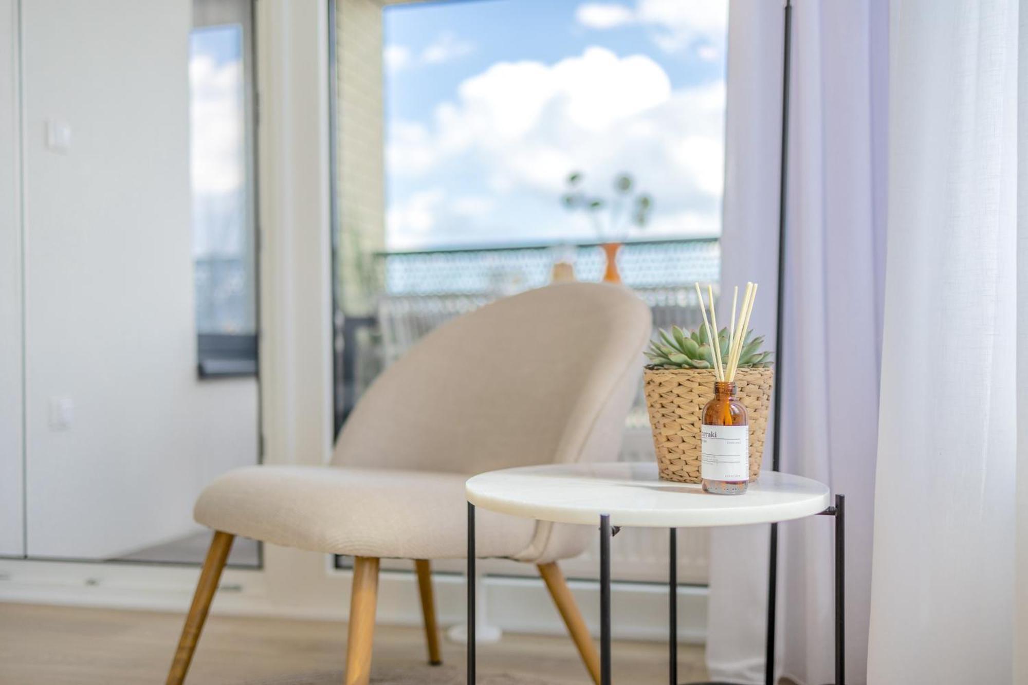 Апартаменти Bright 2Br - 8Th Floor, Balcony, Free Parking - By Gravity Прага Екстер'єр фото