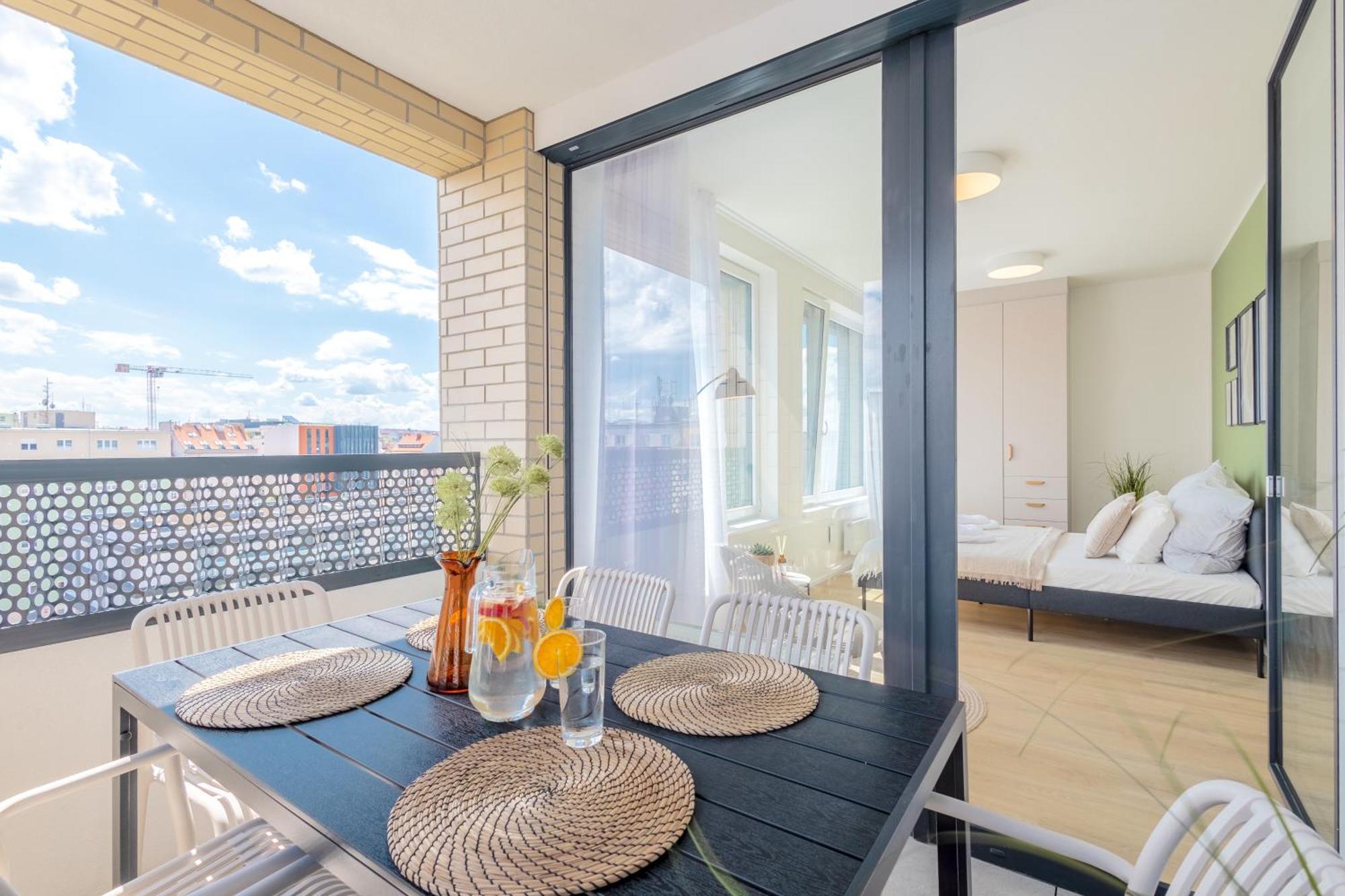 Апартаменти Bright 2Br - 8Th Floor, Balcony, Free Parking - By Gravity Прага Екстер'єр фото