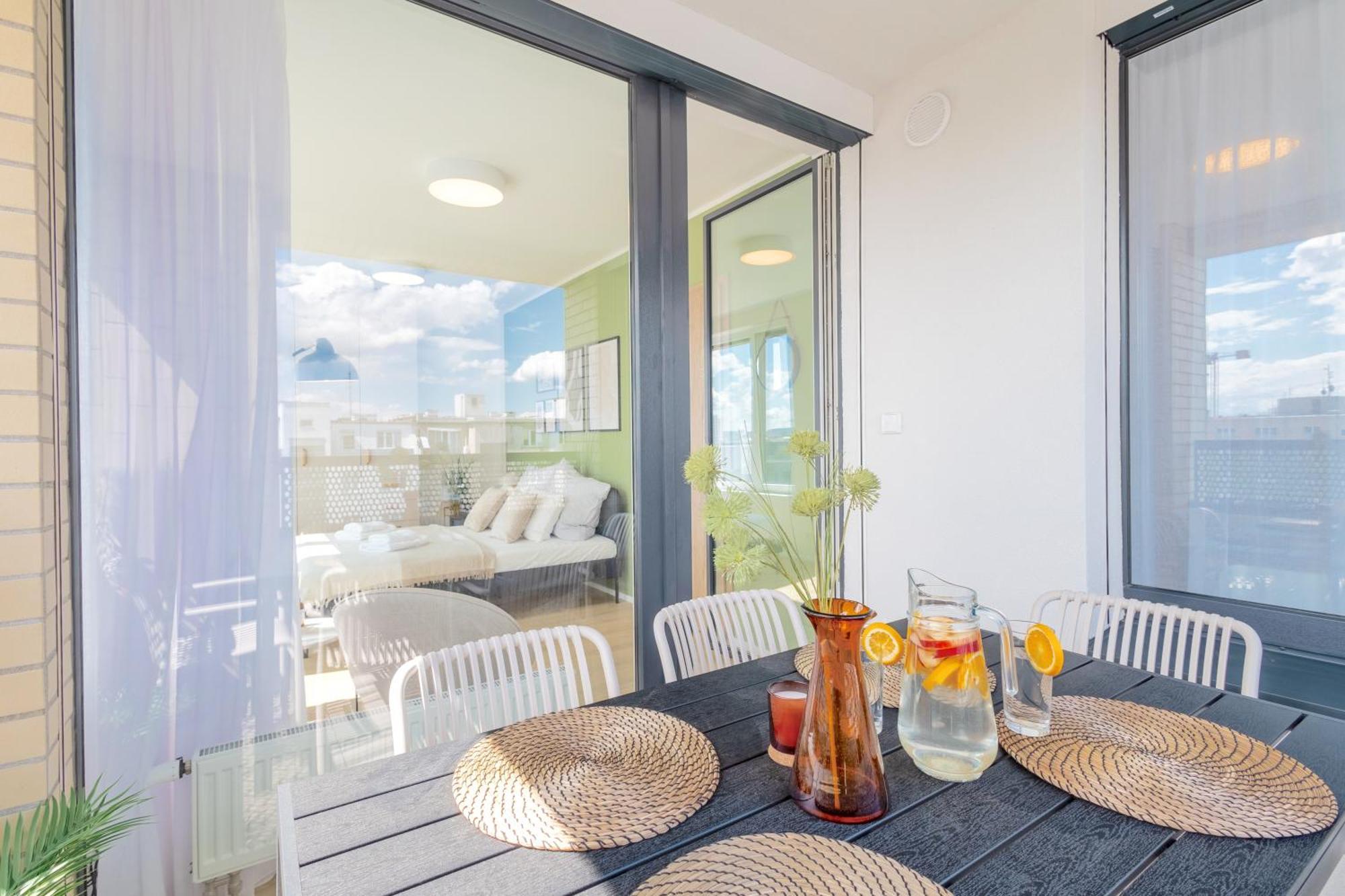 Апартаменти Bright 2Br - 8Th Floor, Balcony, Free Parking - By Gravity Прага Екстер'єр фото